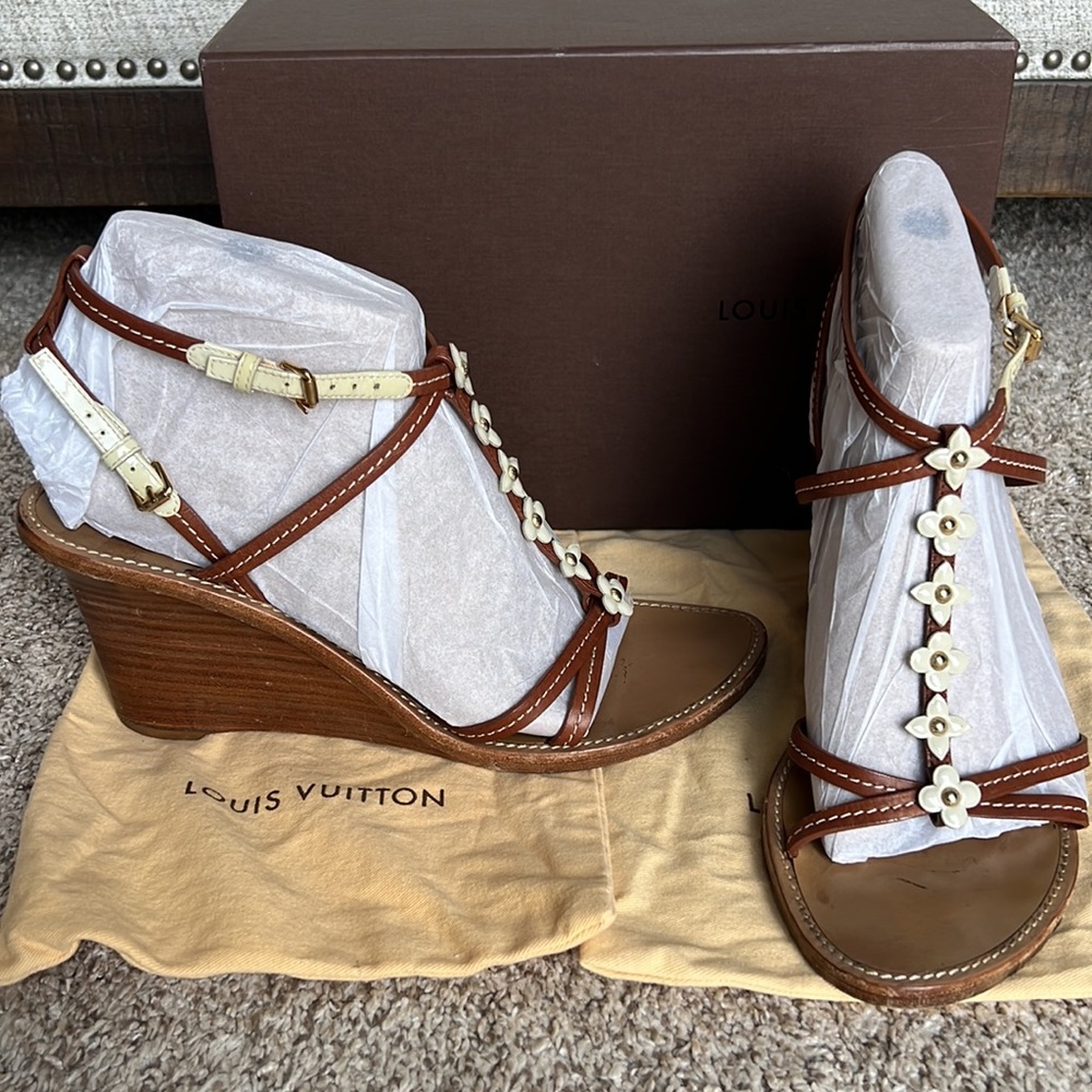 Louis Vuitton Vernis wedge shoes size 41